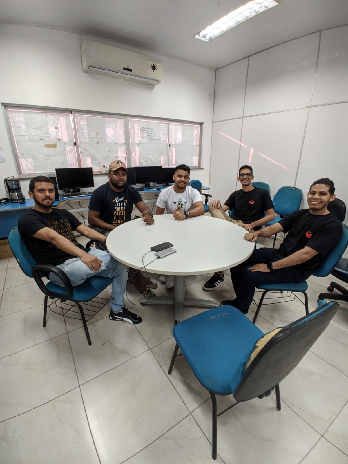 Time HIXX em reunião